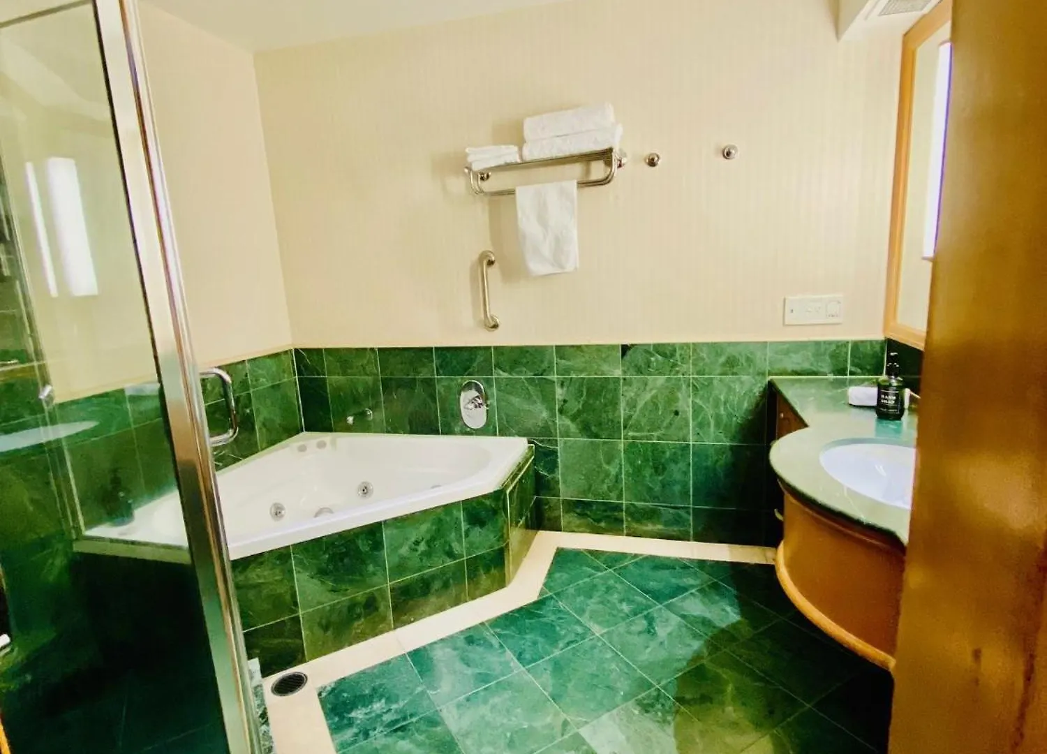 Apartment Hotel Room Ocean View Surfers Paradise Gold Coast